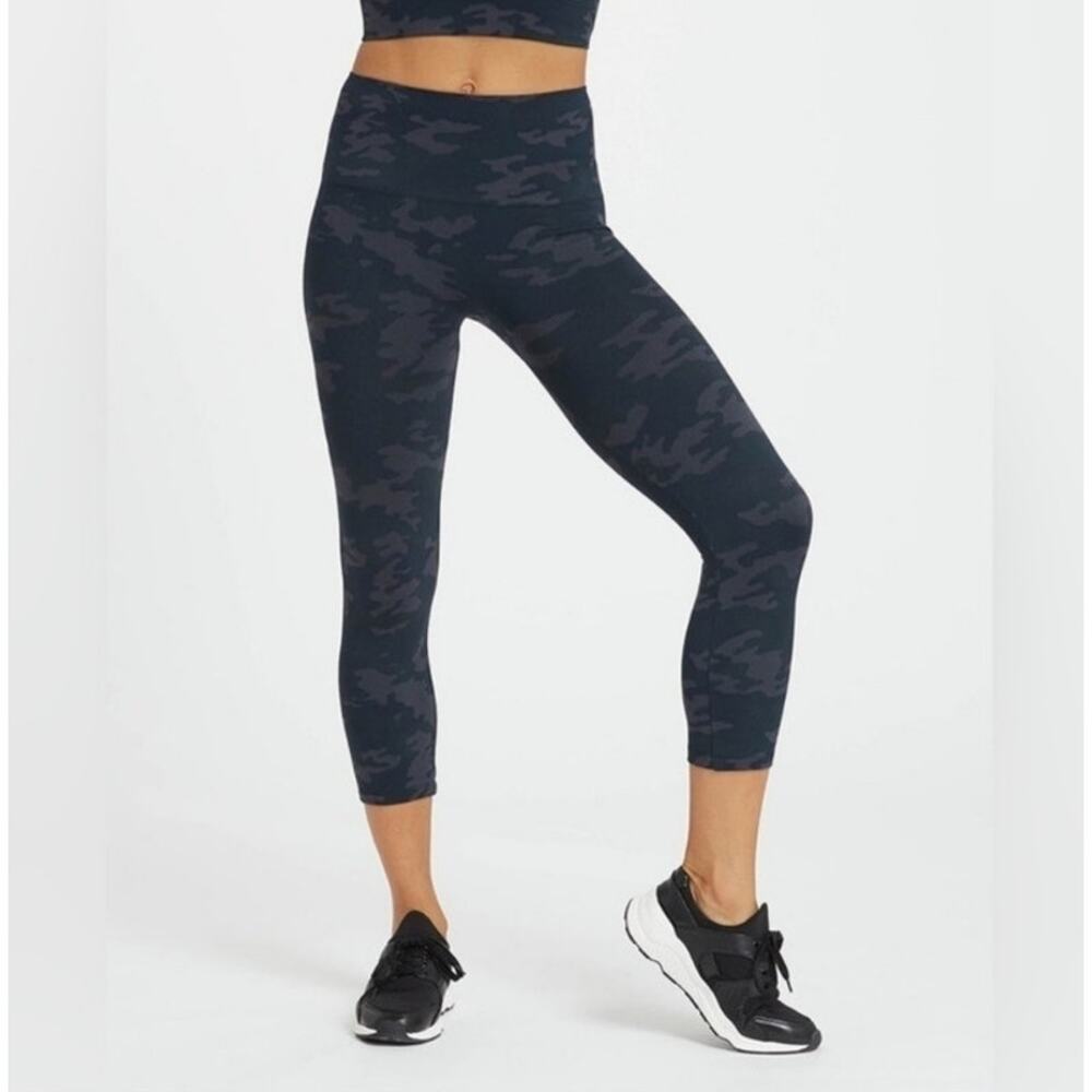 Spanx Look at Me Now Black Camo Cropped Seamless Leggings Women's Small